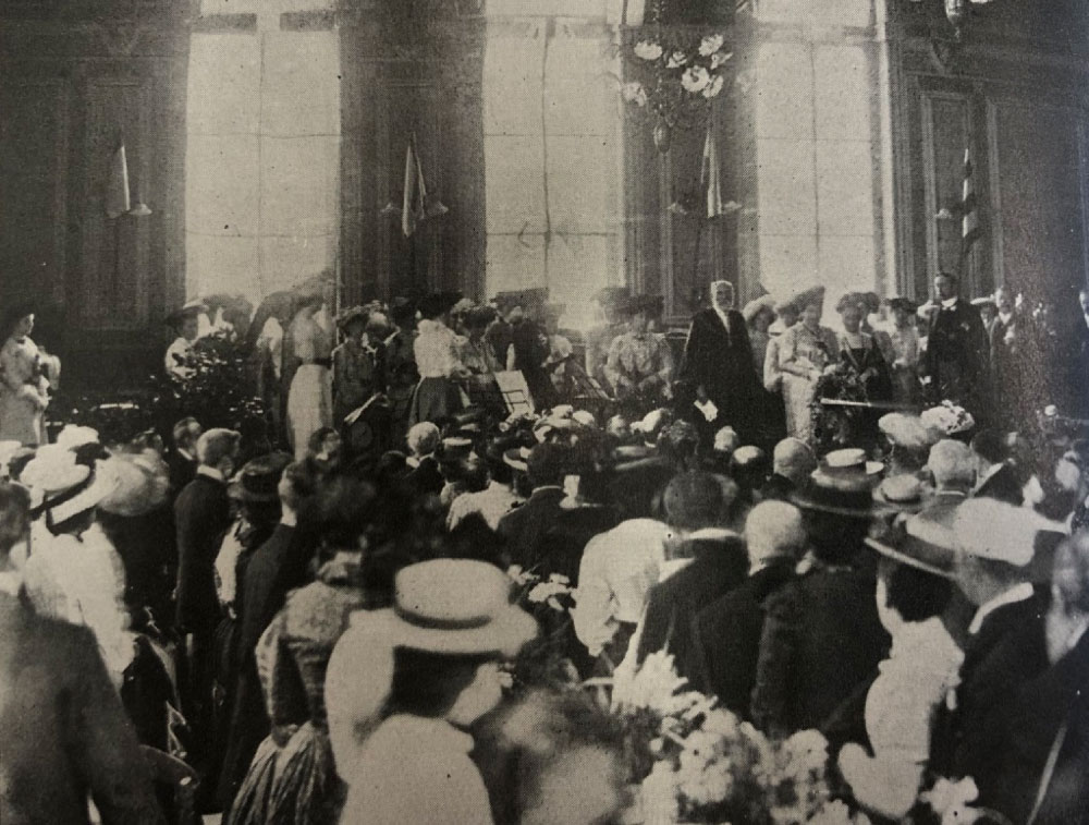 This is an image of the King’s dinner that took place in the main hall at Hampstead Town Hall.